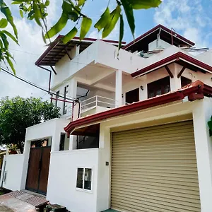 Gasthuis & Surf, Negombo